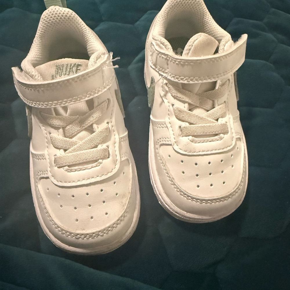 Nike Kids White Velcro Sneakers